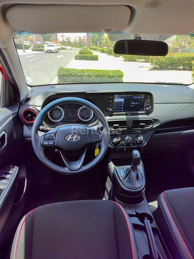 Dubai'de kiralık Hyundai i10 (Gri), 2022