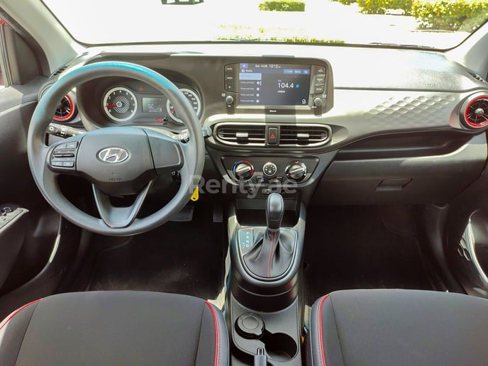 Dubai'de kiralık Hyundai i10 (Gri), 2022