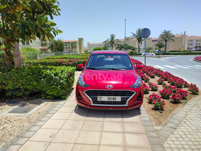 Dubai'de kiralık Hyundai i10 (Gri), 2022