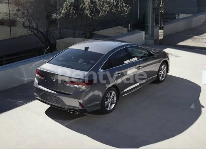 Hyundai Sonata (Grijs), 2018 te huur in Dubai