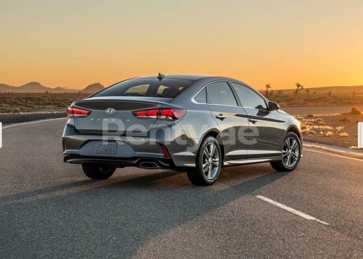 Hyundai Sonata (Grijs), 2018 te huur in Dubai