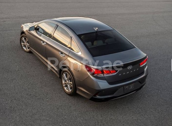 Hyundai Sonata (Grijs), 2018 te huur in Dubai