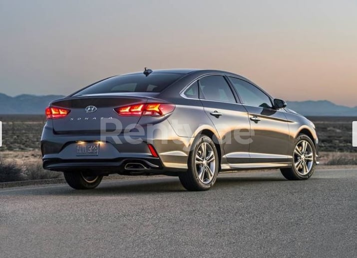 Hyundai Sonata (Grijs), 2018 te huur in Dubai