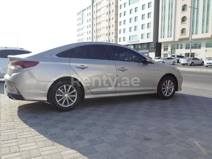Hyundai Sonata (Grau), 2018  zur Miete in Dubai