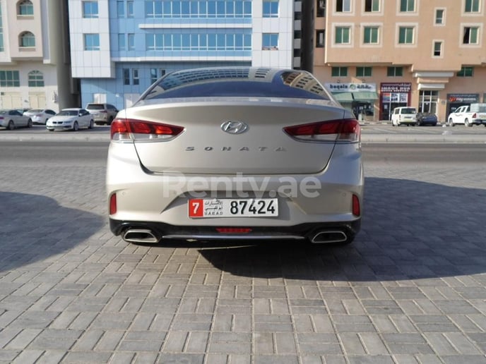 Hyundai Sonata (Grau), 2018  zur Miete in Dubai