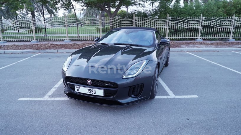 Jaguar F-Type (Grau), 2019  zur Miete in Dubai