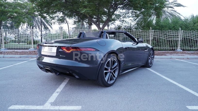 Jaguar F-Type (Grau), 2019  zur Miete in Dubai