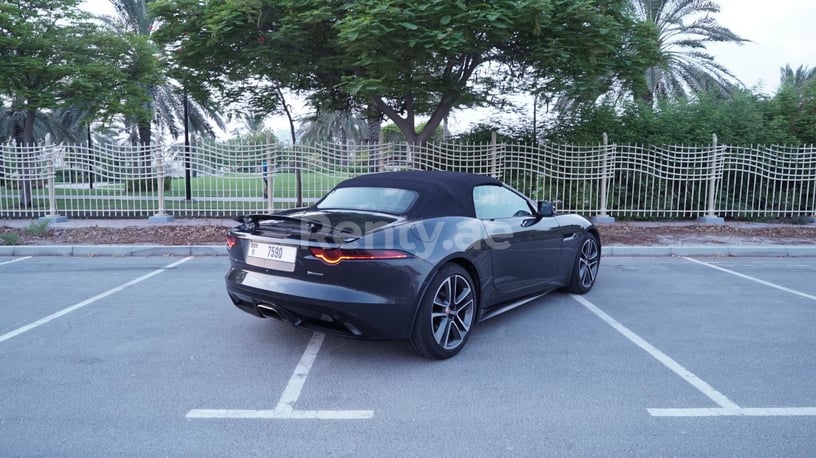 Jaguar F-Type (Grau), 2019  zur Miete in Dubai
