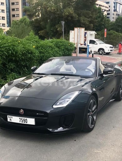 Jaguar F-Type (Grau), 2019  zur Miete in Dubai