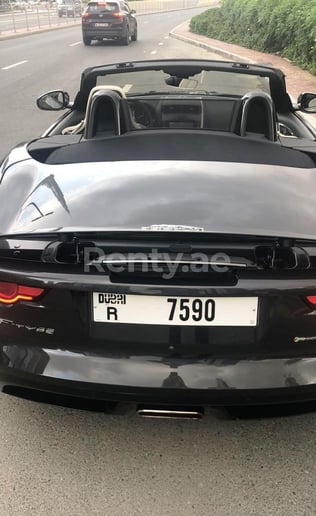 Jaguar F-Type (Grau), 2019  zur Miete in Dubai