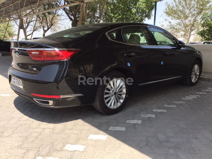 Dubai'de kiralık Kia Cadenza (Gri), 2019
