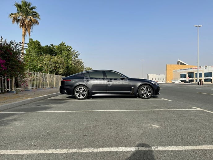 KIA Stinger (Серый), 2020 для аренды в Дубай