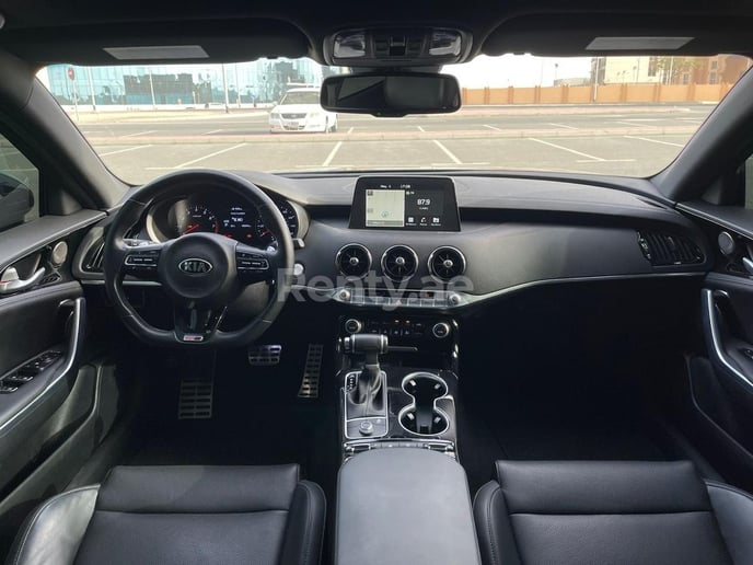 KIA Stinger (Серый), 2020 для аренды в Дубай
