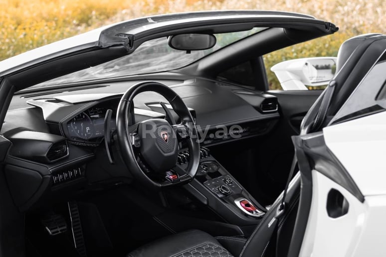 Lamborghini Evo Spyder (Gris), 2021 para alquiler en Dub&aacute;i