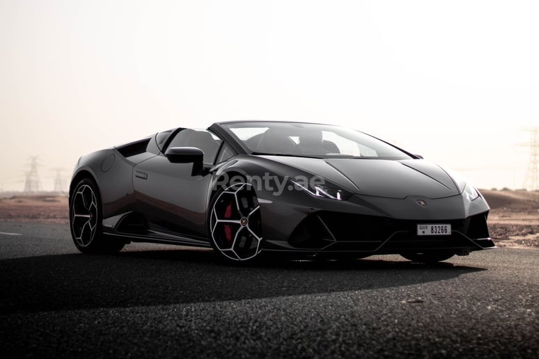 Lamborghini Evo Spyder (Gris), 2021 para alquiler en Dub&aacute;i