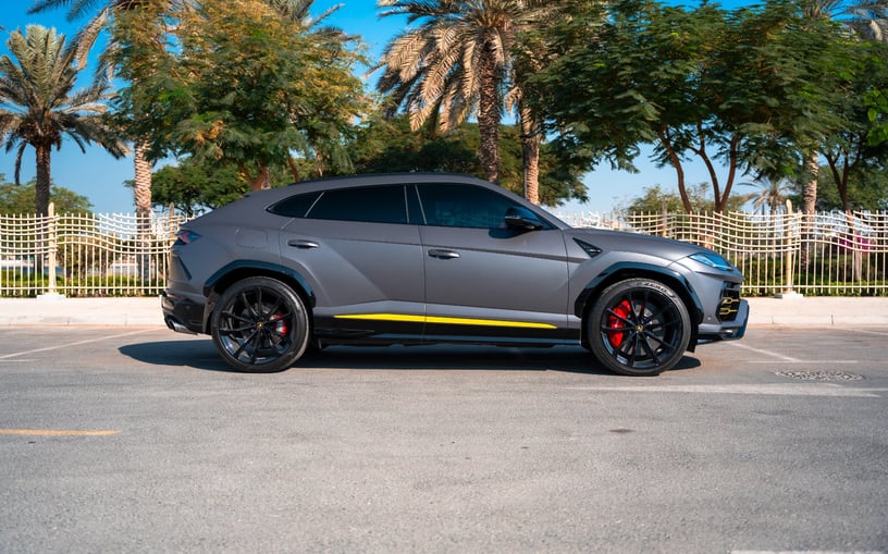 Lamborghini Urus (Серый), 2022 для аренды в Дубай