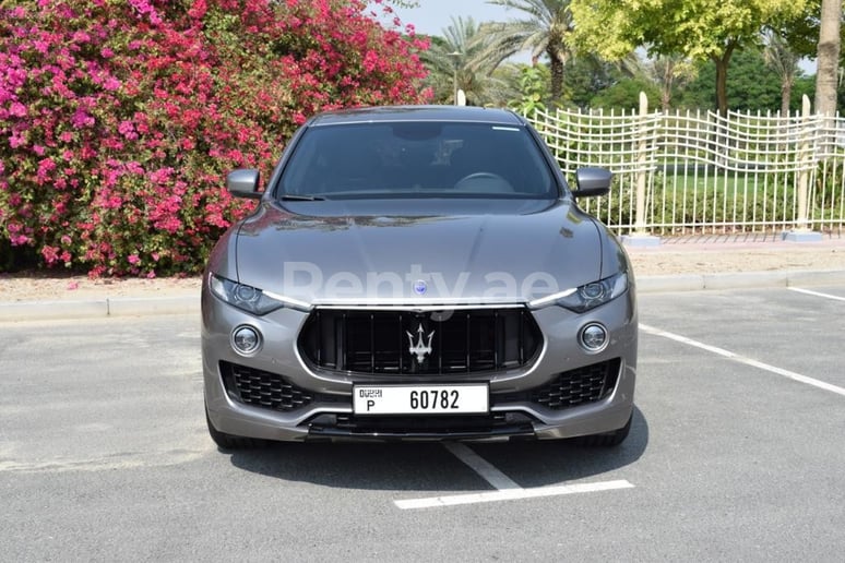 Maserati Levante (Grise), 2018 &agrave; louer &agrave; Duba&iuml;