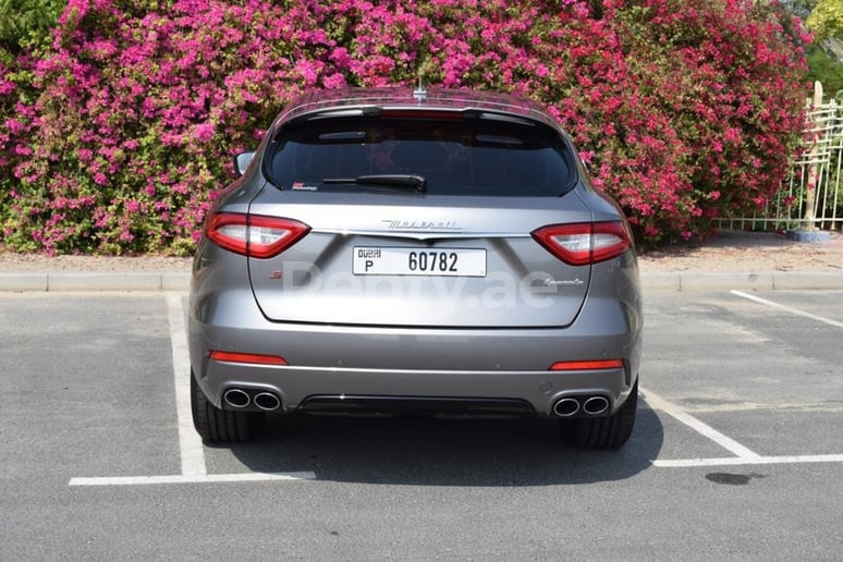Maserati Levante (Grise), 2018 &agrave; louer &agrave; Duba&iuml;