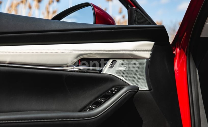 Dubai'de kiralık Mazda 3 (Gri), 2019