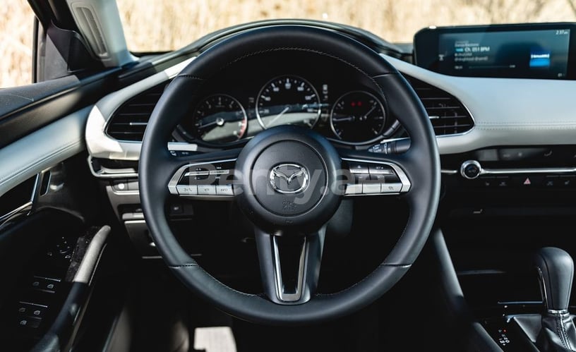 Dubai'de kiralık Mazda 3 (Gri), 2019