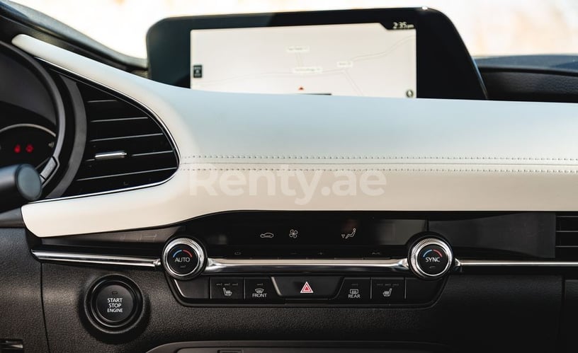 Dubai'de kiralık Mazda 3 (Gri), 2019