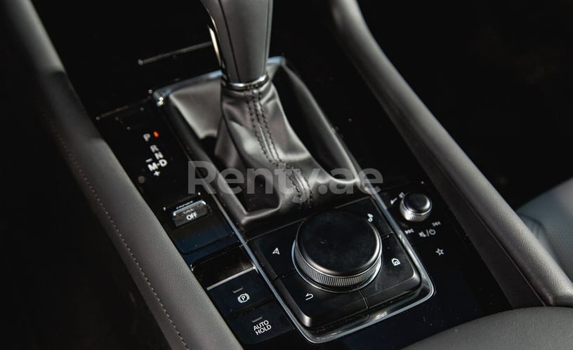 Dubai'de kiralık Mazda 3 (Gri), 2019