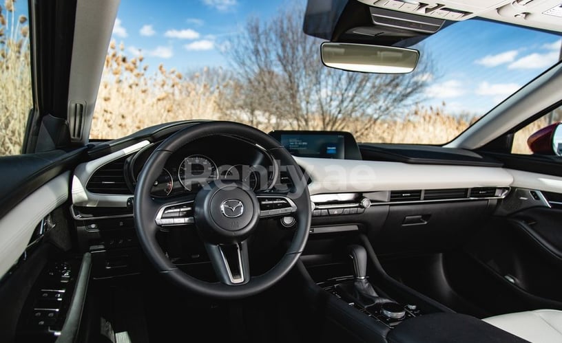 Dubai'de kiralık Mazda 3 (Gri), 2019
