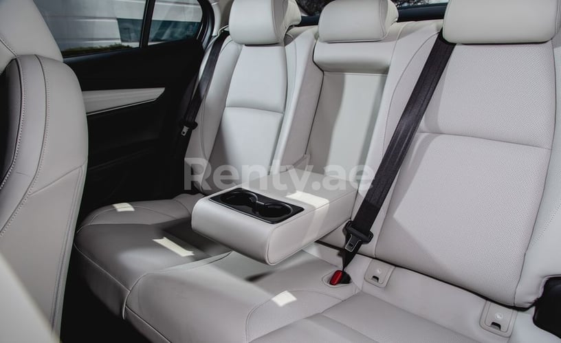 Dubai'de kiralık Mazda 3 (Gri), 2019