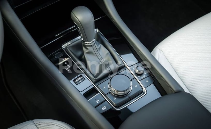 Dubai'de kiralık Mazda 3 (Gri), 2019