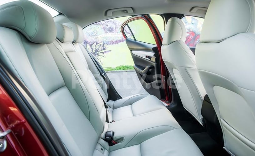 Dubai'de kiralık Mazda 3 (Gri), 2019