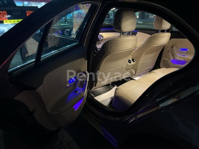 在迪拜 租 梅赛德斯 A 220 (灰色), 2019