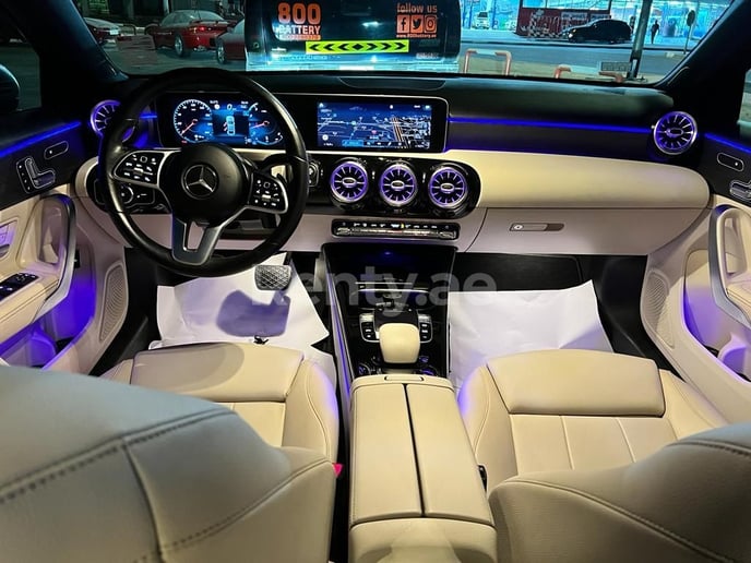 在迪拜 租 梅赛德斯 A 220 (灰色), 2019