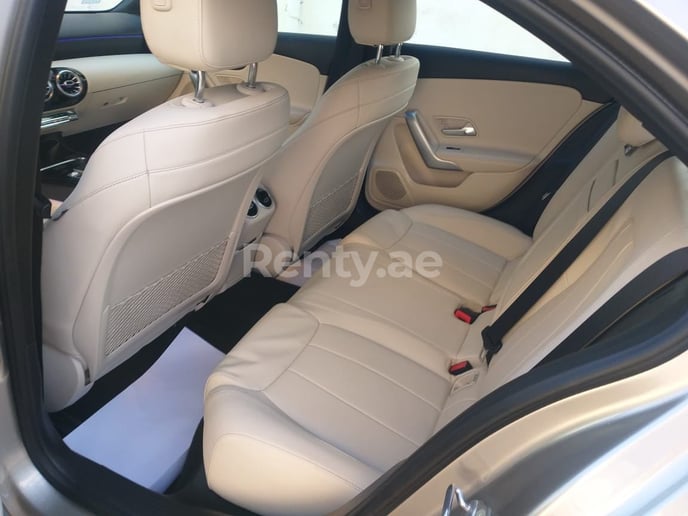 在迪拜 租 梅赛德斯 A 220 (灰色), 2019