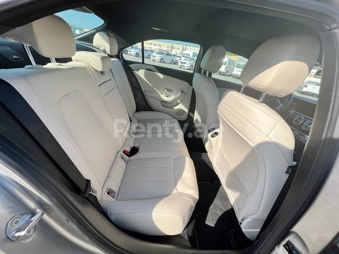 在迪拜 租 梅赛德斯 A 220 (灰色), 2019