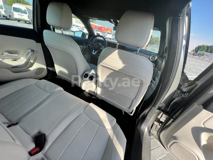 在迪拜 租 梅赛德斯 A 220 (灰色), 2019