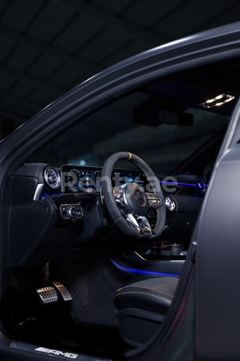 在迪拜 租 梅赛德斯 A45 AMG (灰色), 2020
