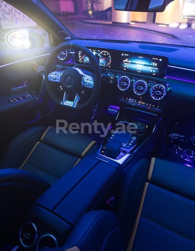 在迪拜 租 梅赛德斯 A45 AMG (灰色), 2020