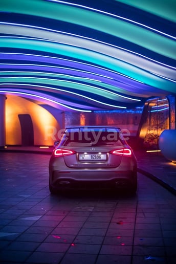 在迪拜 租 梅赛德斯 A45 AMG (灰色), 2020