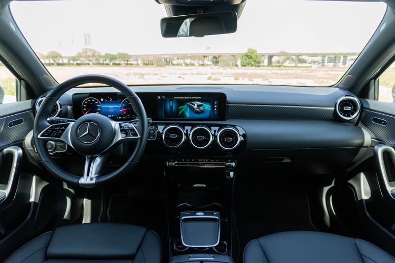 Mercedes A180 (Grau), 2023  zur Miete in Sharjah