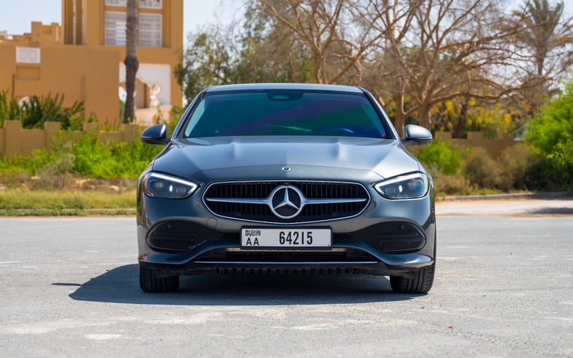 Şarika'de kiralık Mercedes C200 (Gri), 2022