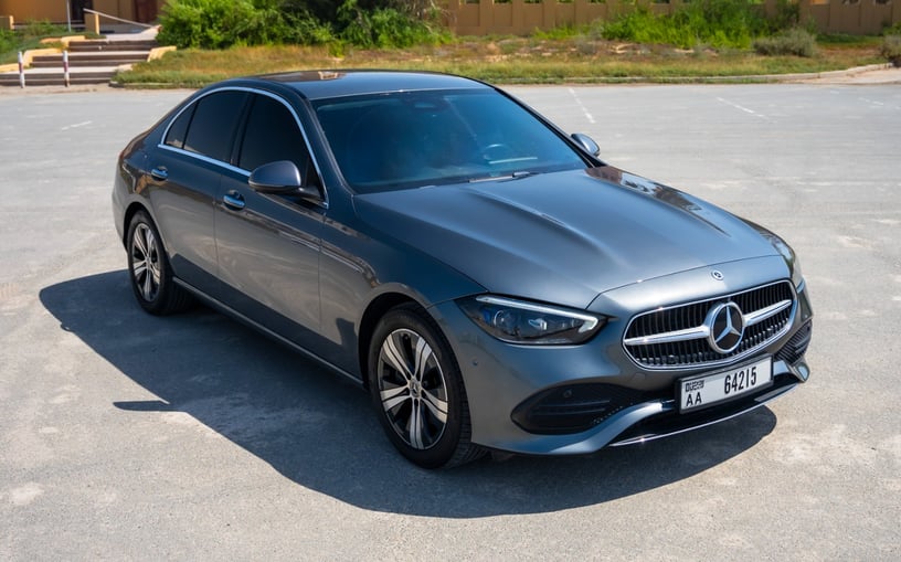 Şarika'de kiralık Mercedes C200 (Gri), 2022