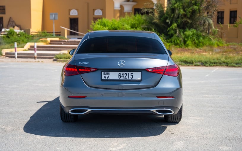 Şarika'de kiralık Mercedes C200 (Gri), 2022
