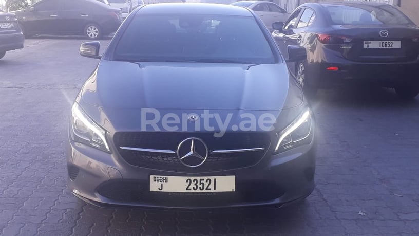 Dubai'de kiralık Mercedes CLA 200 (Gri), 2019
