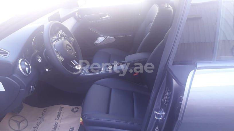 Dubai'de kiralık Mercedes CLA 200 (Gri), 2019