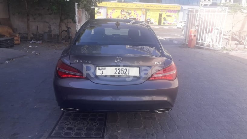 Dubai'de kiralık Mercedes CLA 200 (Gri), 2019