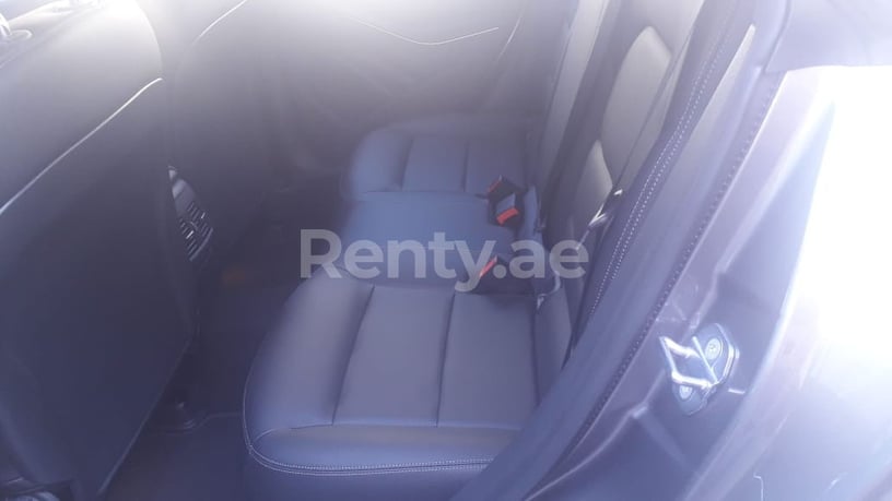Dubai'de kiralık Mercedes CLA 200 (Gri), 2019