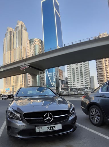 Dubai'de kiralık Mercedes CLA 200 (Gri), 2019