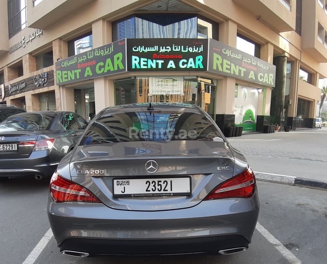 Dubai'de kiralık Mercedes CLA 200 (Gri), 2019