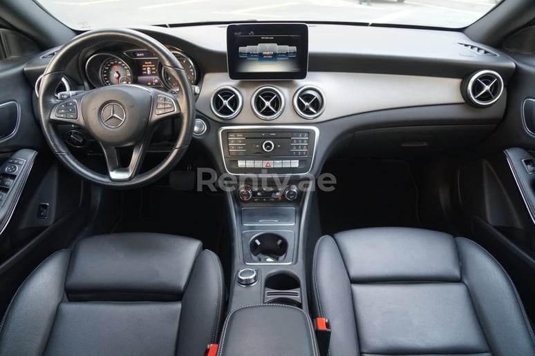 Mercedes CLA (Grise), 2019 &agrave; louer &agrave; Sharjah
