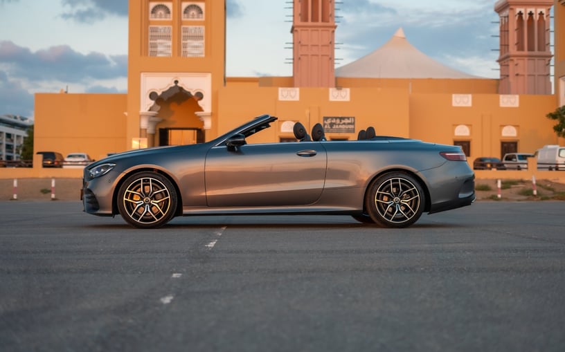 Mercedes E200 Cabrio (Темно-серый), 2022 - предложения по лизингу в Шарджа